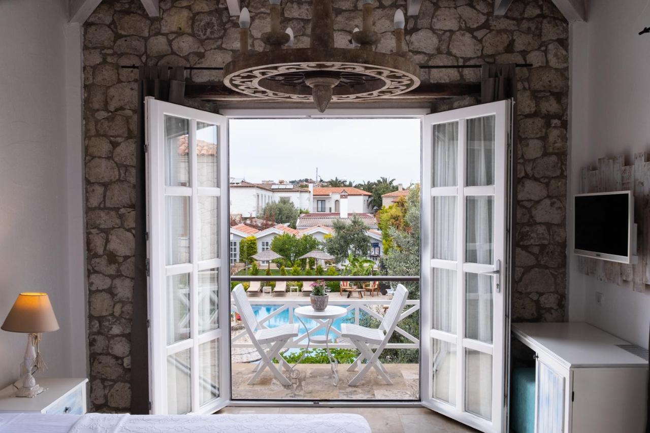 Bay C Hotel Alacatı Bagian luar foto