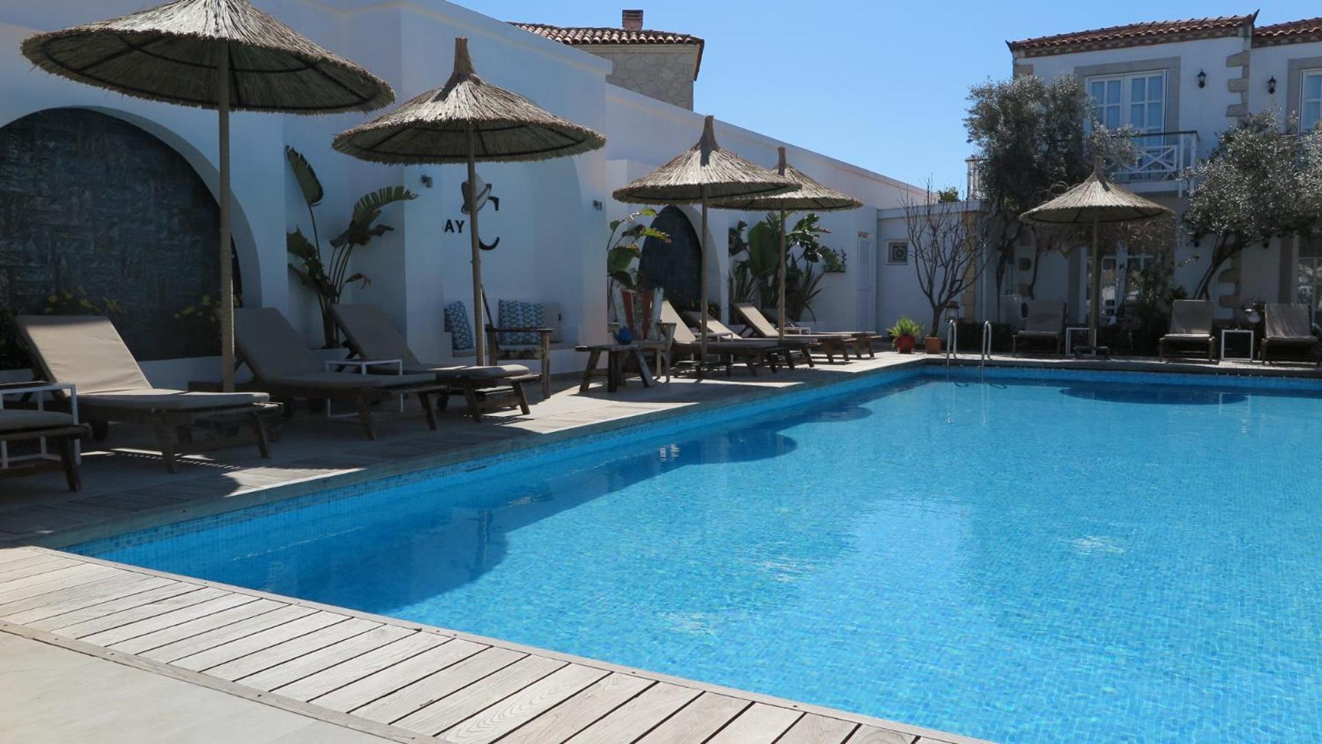 Bay C Hotel Alacatı Bagian luar foto