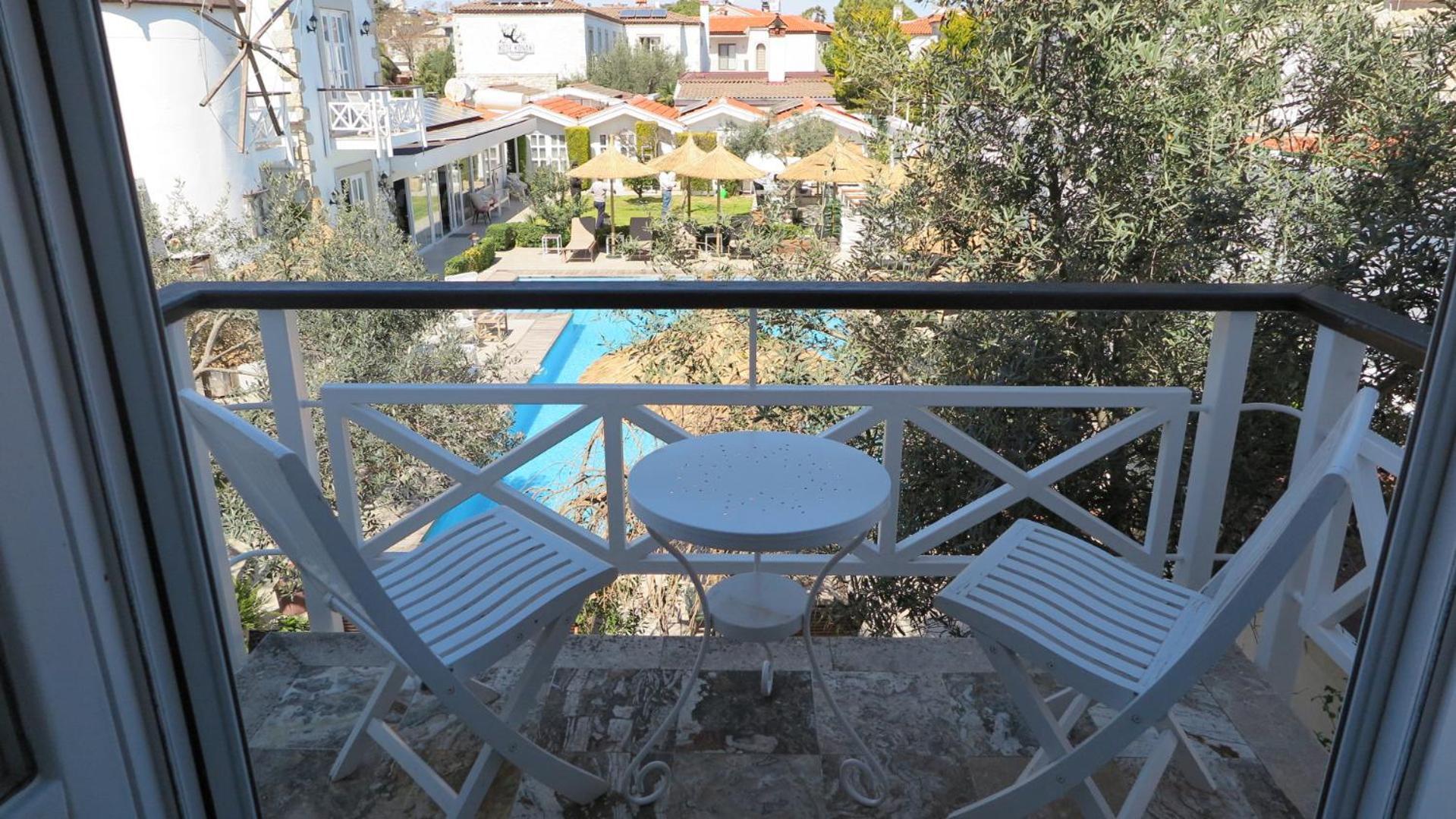 Bay C Hotel Alacatı Bagian luar foto