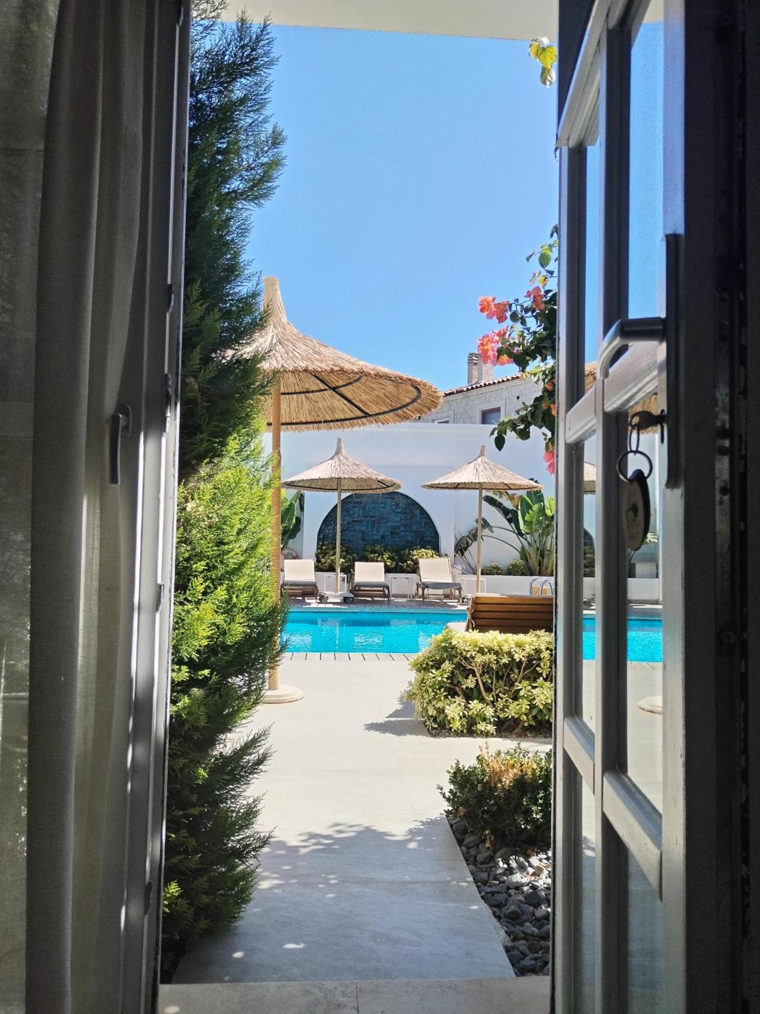 Bay C Hotel Alacatı Bagian luar foto